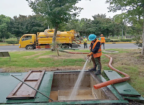 山根镇化油池清理